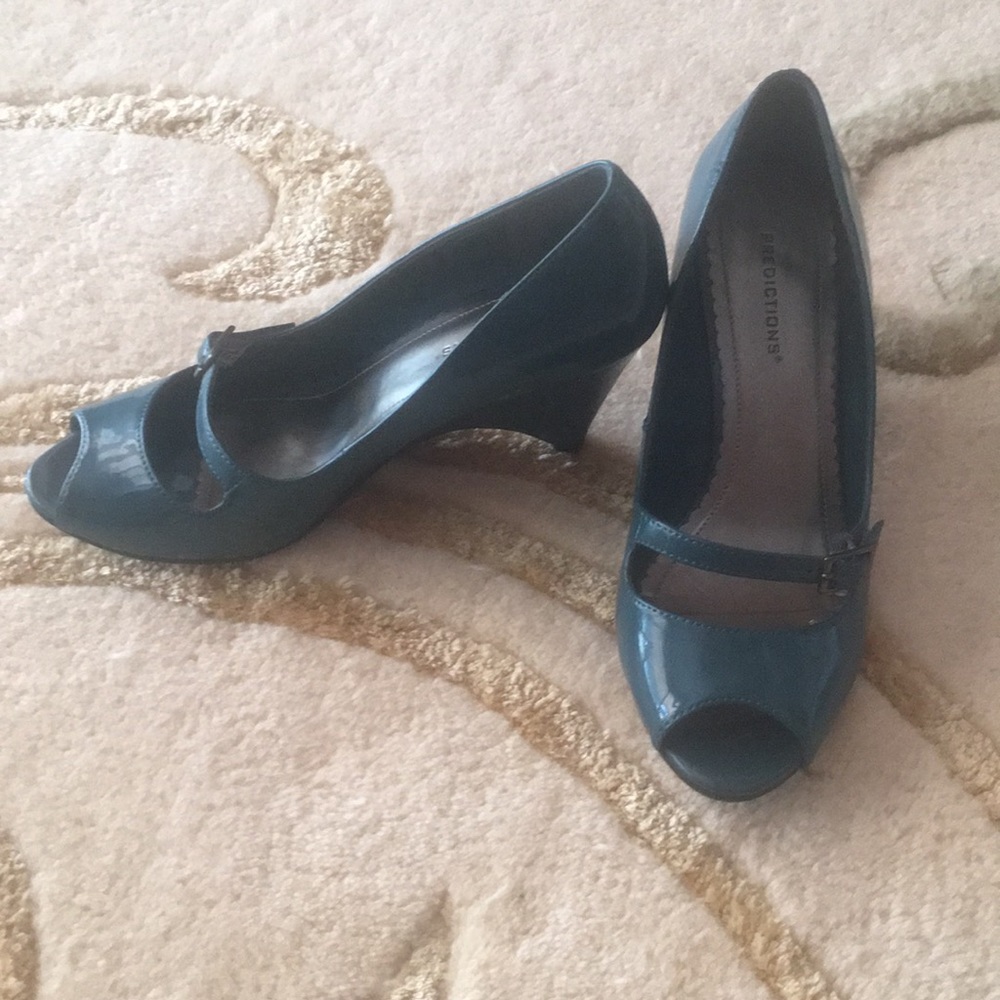 Dress shoes